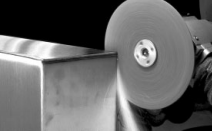 Abrasive grinding and cutting wheels